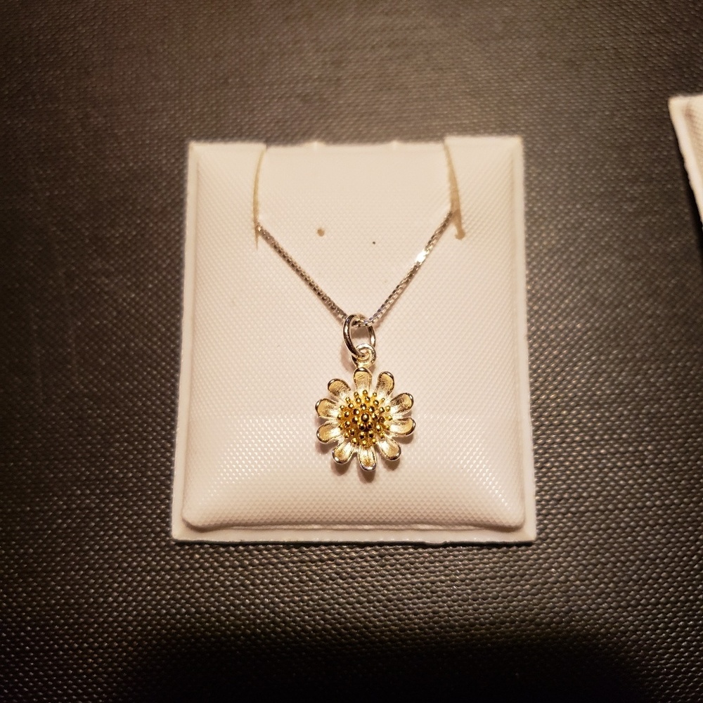 Sterling Silver Daisy Flower Pendant Necklace